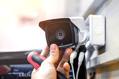 Técnico especialista en cámaras Epcom, Dahua y Hikvision